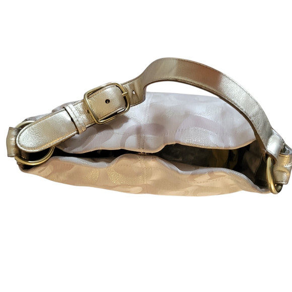 Coach Cream Shoulder Bag with Gold Accents - Picture 4 of 15